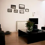 Triplex With Garage - Praca Das Flores Apartment Lissabon