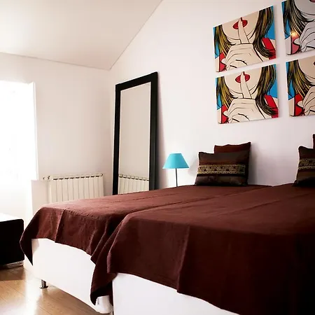 Triplex With Garage - Praca Flores Lisbona