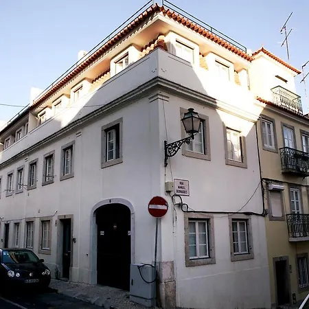 Triplex With Garage - Praca Flores Lisbona