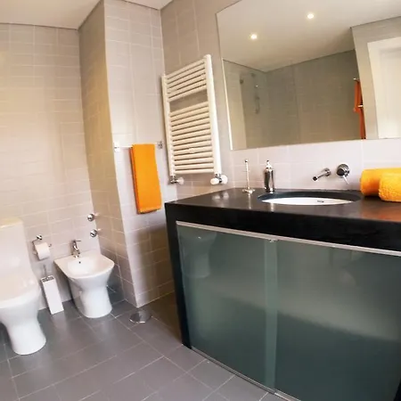 Triplex With Garage - Praca Flores * Lisbona