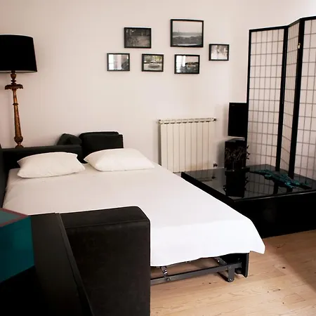 Triplex With Garage - Praca Flores