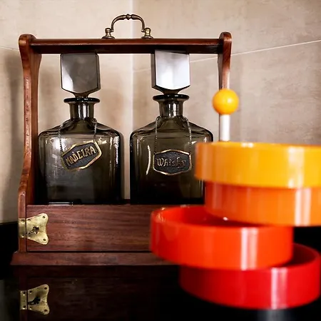 Triplex With Garage - Praca Flores リスボン