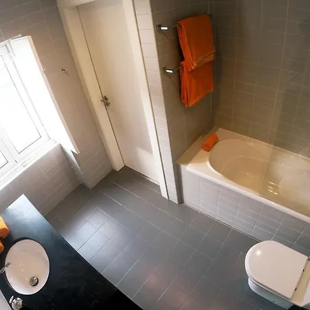 Triplex With Garage - Praca Flores *