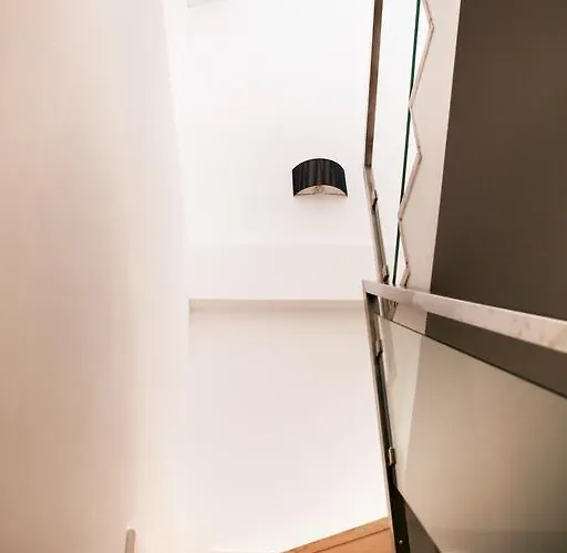 Apartament Triplex With Garage - Praca Flores Lizbona