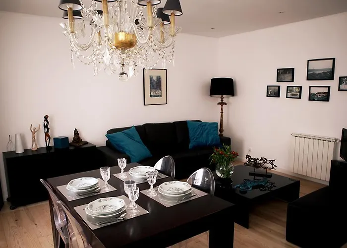 Triplex With Garage - Praca Flores *