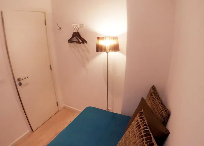 Triplex With Garage - Praca Flores Apartament Lizbona